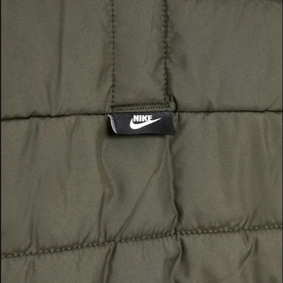 NIKE Sportswear Therma-FIT Legacy Puffer Jacket Sequoia Green DQ4929 Mens NWT - Picture 2 of 4